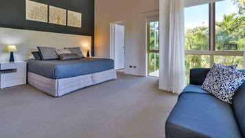 4 phòng ngủ, bàn ủi/dụng cụ ủi quần áo