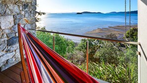 Balcony - Edge 18 (Whitsundays)