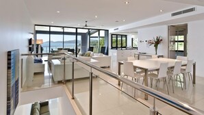 Family dining - Edge 19 (Whitsundays)