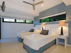 3 bedrooms, iron/ironing board, free cots/infant beds, free WiFi