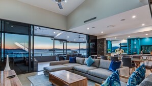 TV, DVD player - Edge 8 (Whitsundays)