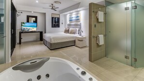 Jetted tub - Edge 8 (Whitsundays)
