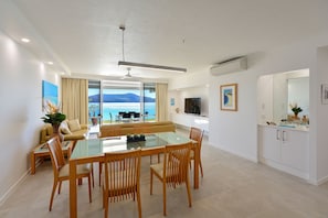 In-room dining - Frangipani Apartment 002 (Whitsundays)