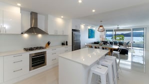 Unclassified image, 2 of 17, button - Frangipani Apartment 006 (Whitsundays)