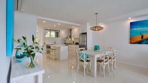 Khu vực ăn uống tại phòng