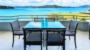 Beach bar - Frangipani Apartment 207 (Whitsundays)