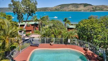 Kolam renang outdoor