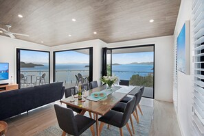 Dining - Hidden Cove 15 (Whitsundays)