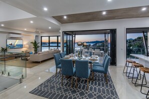 Dining - Hidden Cove 6 (Whitsundays)