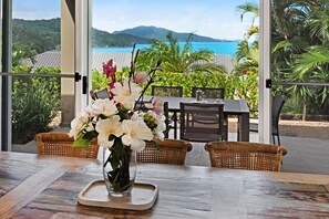 Outdoor dining - La Bella Waters 8 (Whitsundays)