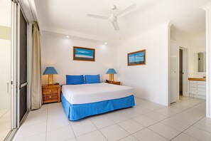 2 kamar tidur, setrika/meja setrika, dan tempat tidur bayi gratis