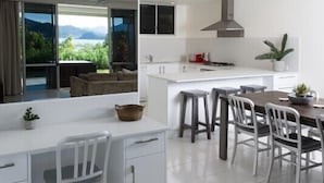 Unclassified image, 4 of 11, button - Lagoon Lodge 008 (Whitsundays)