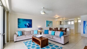 Living area - Lagoon Lodge 105 (Whitsundays)