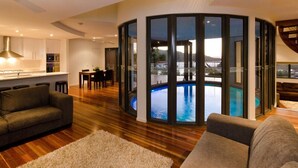 Interior entrance - Nautilus (Whitsundays)