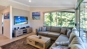 Living area - Oasis 12 (Whitsundays)