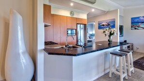 In-room dining - Oasis 12 (Whitsundays)