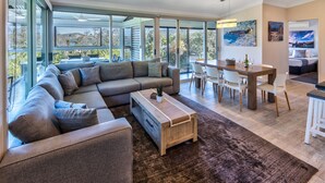 Lobby sitting area - Oasis 12 (Whitsundays)