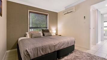 2 bedrooms, iron/ironing board, free cots/infant beds, free WiFi