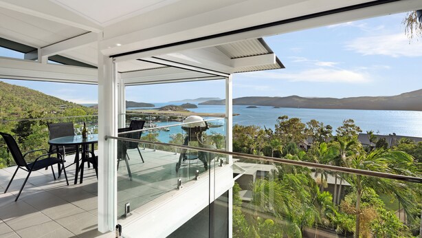 Unclassified image, 1 of 18, button - Oasis 20 (Whitsundays)