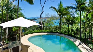 Unclassified image, 2 of 18, button - Oasis 20 (Whitsundays)