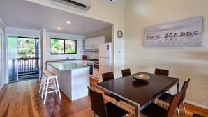 Unclassified image, 4 of 11, button - Panorama 15 (Whitsundays)