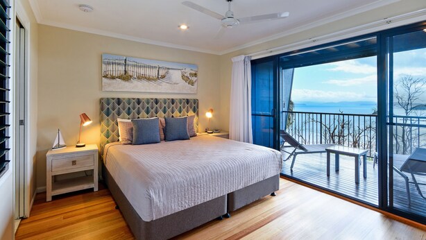 Unclassified image, 1 of 11, button - Panorama 15 (Whitsundays)