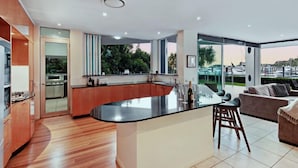 TV, DVD player - Pavillions 7 (Whitsundays)