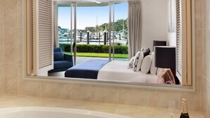 Private spa tub - Pavillions 7 (Whitsundays)