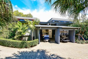 Front of property - Pinnacle Apartment 2 (Whitsundays)