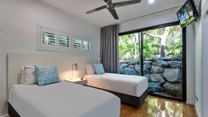 2 bedrooms, iron/ironing board, free cots/infant beds, free WiFi - Pinnacle Apartment 4 (Whitsundays)