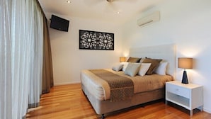 Unclassified image, 5 of 12, button - Pinnacle Apartment 6 (Whitsundays)