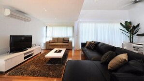 Unclassified image, 4 of 12, button - Pinnacle Apartment 6 (Whitsundays)
