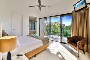 Courtyard view - Pinnacle Apartment 8 (Whitsundays)