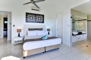 3 bedrooms, iron/ironing board, free cribs/infant beds, free WiFi - Pinnacle Apartment 8 (Whitsundays)