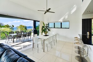 Dining - Pinnacle Apartment 8 (Whitsundays)