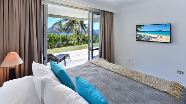 3 bedrooms, iron/ironing board, cribs (free), WiFi (free)