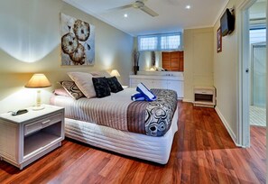 2 bedrooms, iron/ironing board, free cots/infant beds, free WiFi