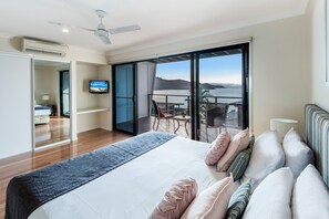 2 kamar tidur, setrika/meja setrika, dan tempat tidur bayi gratis