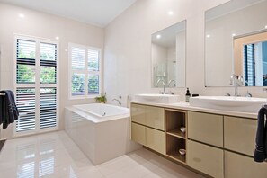 House, Multiple Bedrooms, Non Smoking, Kitchen | Bathroom