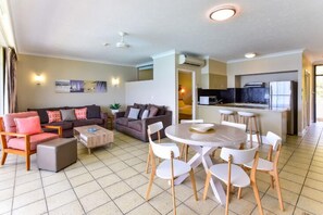 TV, DVD player - Whitsunday Apartment E1304 (Whitsundays)