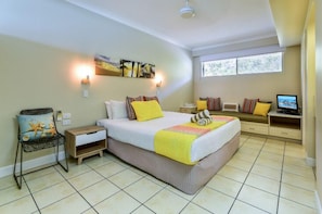 1 bedroom, iron/ironing board, free cots/infant beds, free WiFi - Whitsunday Apartment E1304 (Whitsundays)