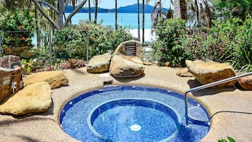 Kolam renang outdoor