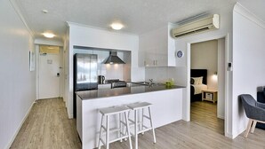 Fridge, microwave, oven, dishwasher - Whitsunday Apartment West 605 (Whitsundays)