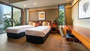 4 bedrooms, iron/ironing board, free cots/infant beds, free WiFi - Yacht Club Villa 17 (Whitsundays)
