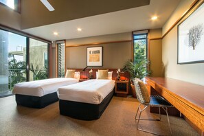 4 bedrooms, iron/ironing board, free cots/infant beds, free WiFi - Yacht Club Villa 17 (Whitsundays)