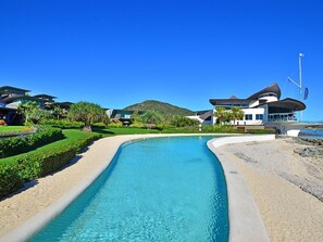 Outdoor pool - Yacht Club Villa 32 (Whitsundays)