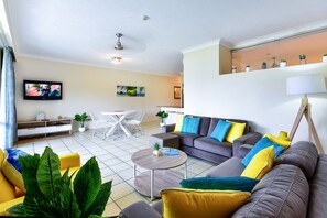 TV, DVD player - Whitsunday Apartment West 004 (Whitsundays)