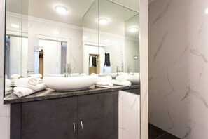 Superior Double or Twin Room | Bathroom | Slippers, towels - Villa Sv Kriz (Trogir)