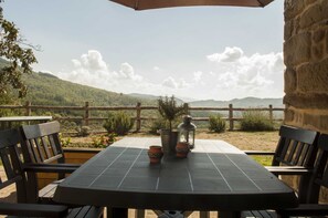 تناول الطعام بالخارج