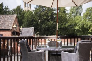 รับประทานอาหารกลางแจ้ง